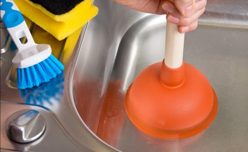 deboucher un evier avec un cintre