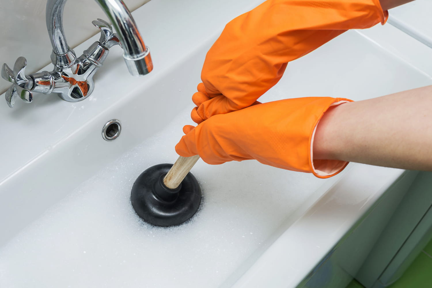 deboucher un evier de salle de bain