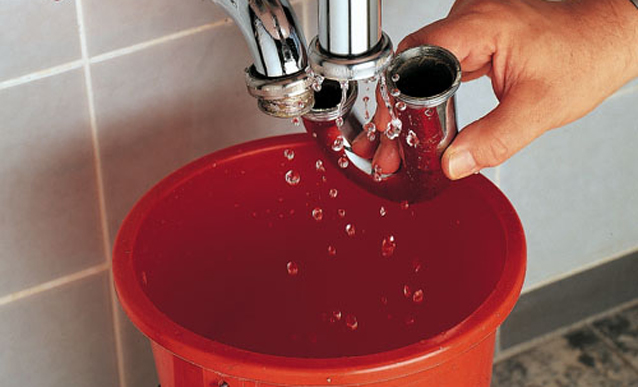 déboucher un lavabo