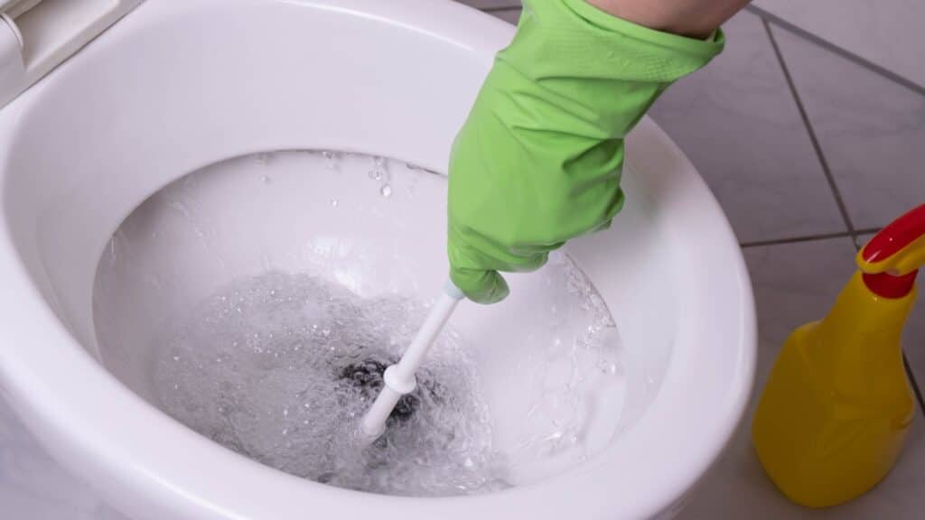 déboucher un sanibroyeur