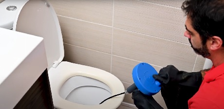 solution pour déboucher les toilettes